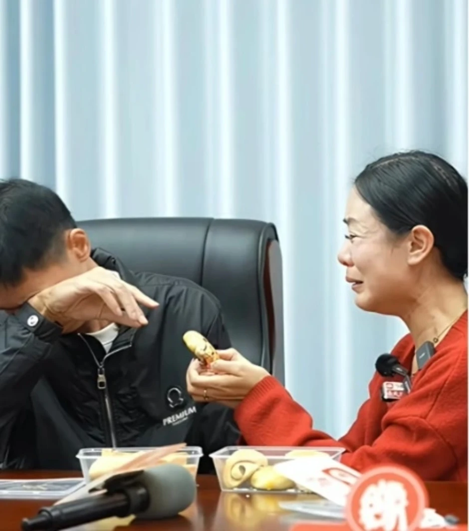 Người chị dành 33 năm chuộc lỗi để lạc em vì ổ bánh mì Người chị dành 33 năm chuộc lỗi để lạc em vì ổ bánh mì