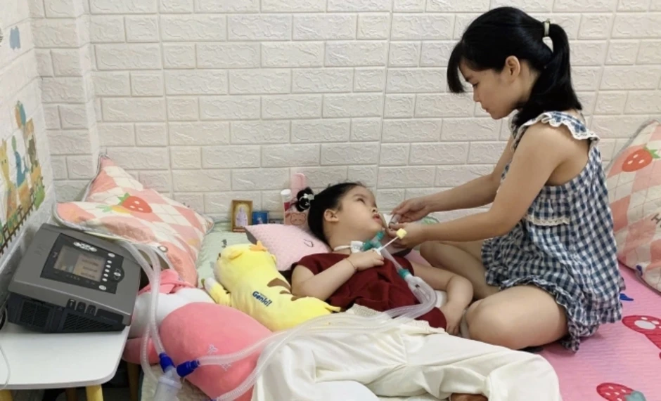 Người mẹ cùng con chiến đấu với bệnh hiếm