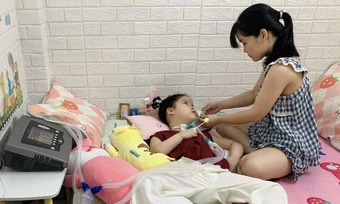 Người mẹ cùng con chiến đấu với bệnh hiếm