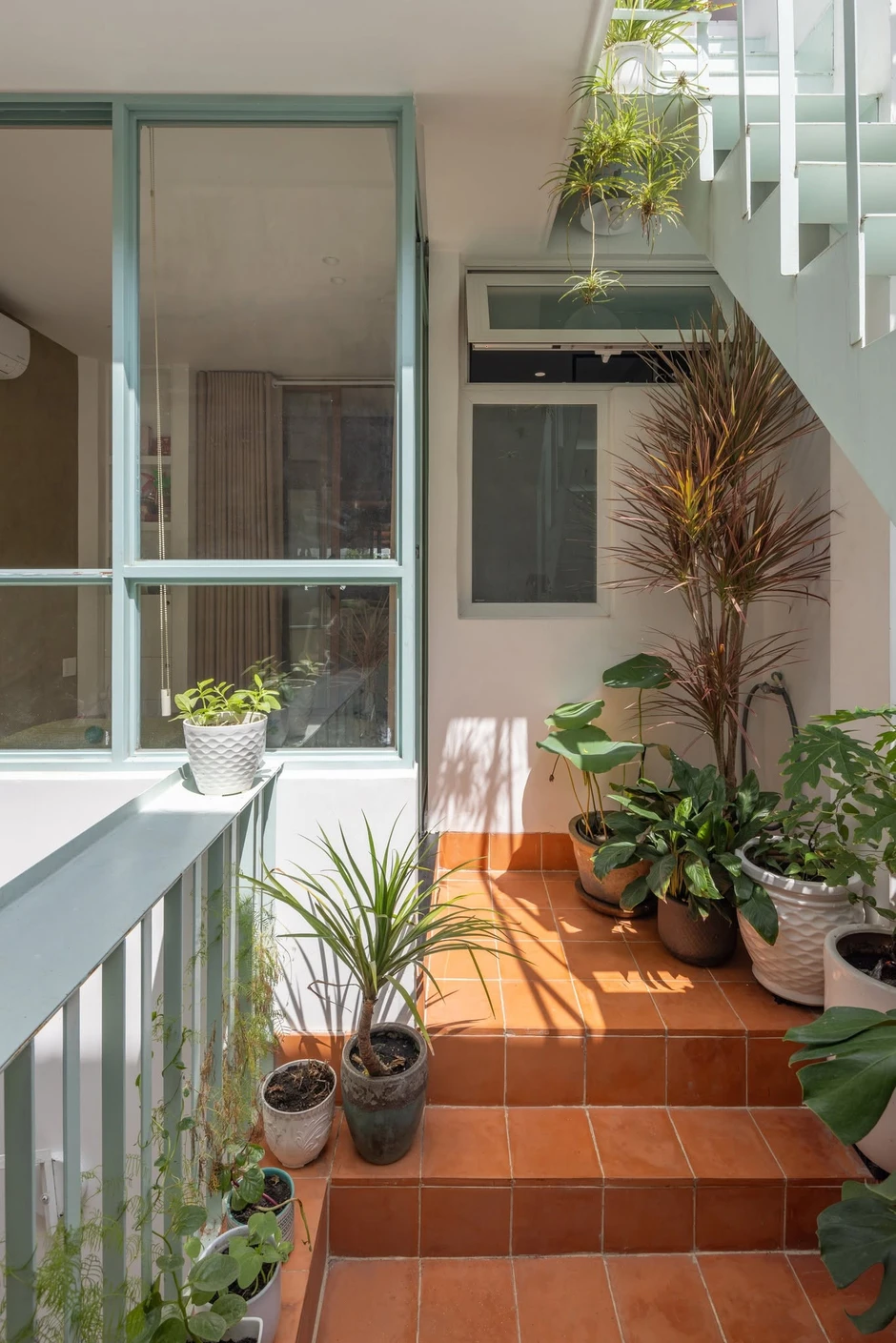 Nhà ngói đỏ 77m2 nhìn 'chẳng giống ai', lọt thỏm giữa phố của vợ chồng TPHCM Nhà ngói đỏ 77m2 nhìn 'chẳng giống ai', lọt thỏm giữa phố của vợ chồng TPHCM