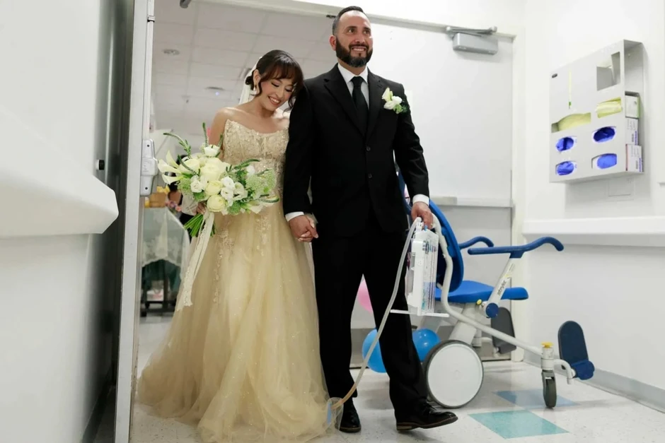 Nhập viện trước ngày cưới, cô dâu bất ngờ được tổ chức hôn lễ trong bệnh viện Nhập viện trước ngày cưới, cô dâu bất ngờ được tổ chức hôn lễ trong bệnh viện
