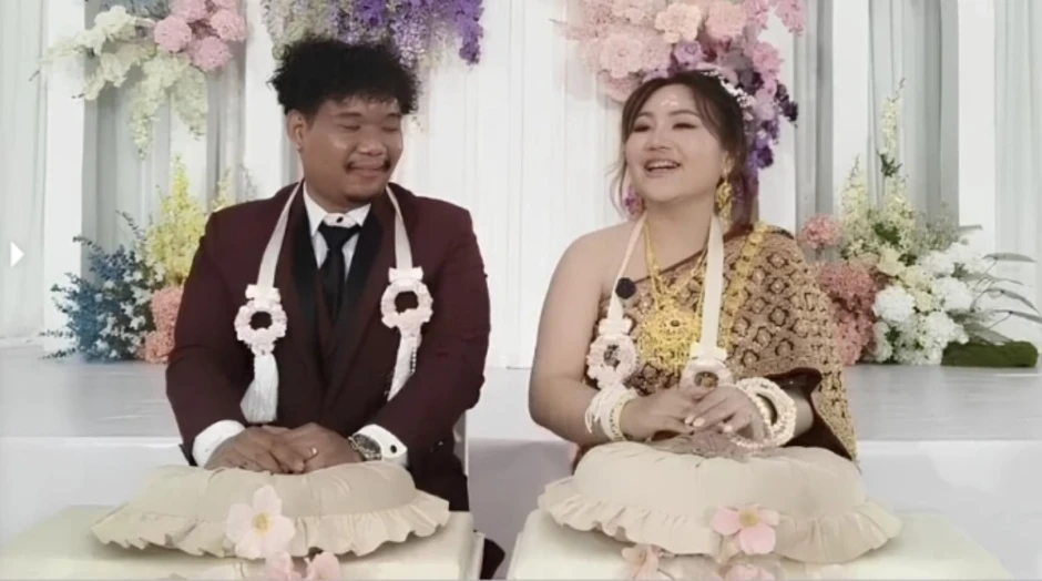 Nữ giám đốc lái xe mui trần, mang sính lễ đi hỏi cưới nhân viên Nữ giám đốc lái xe mui trần, mang sính lễ đi hỏi cưới nhân viên