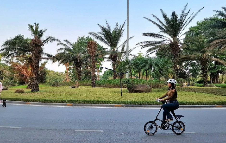 Nữ giảng viên Hà Nội 13 năm đạp xe đi làm, 'bình thản' trước giá xăng tăng Nữ giảng viên Hà Nội 13 năm đạp xe đi làm, 'bình thản' trước giá xăng tăng