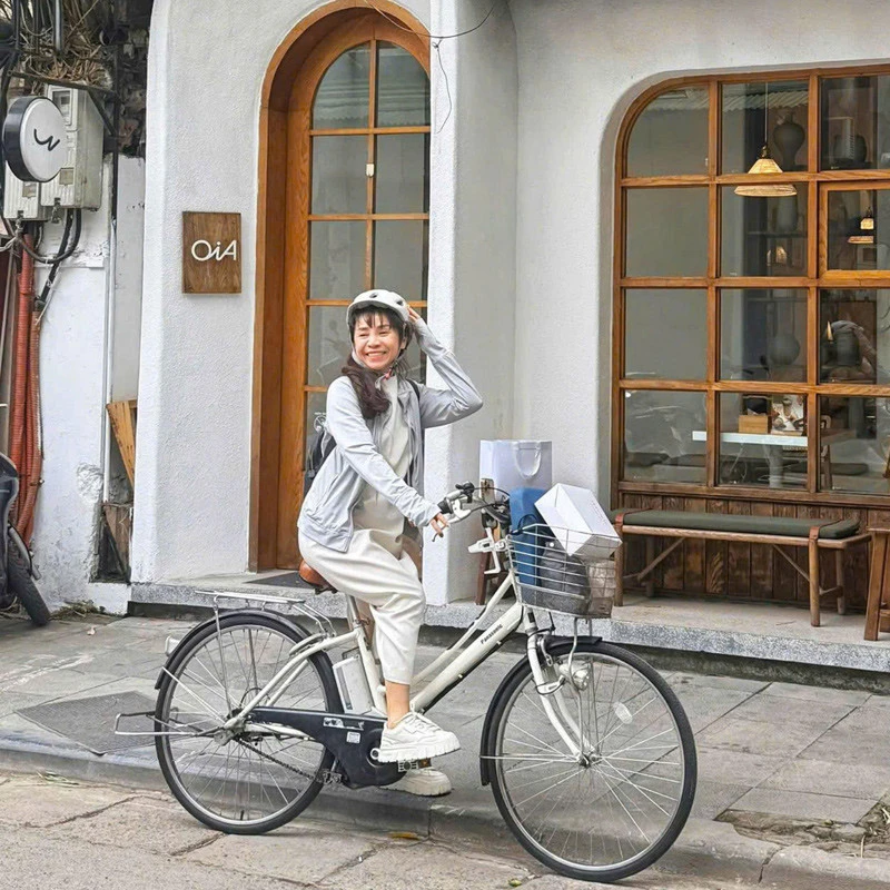 Nữ giảng viên Hà Nội 13 năm đạp xe đi làm, 'bình thản' trước giá xăng tăng Nữ giảng viên Hà Nội 13 năm đạp xe đi làm, 'bình thản' trước giá xăng tăng