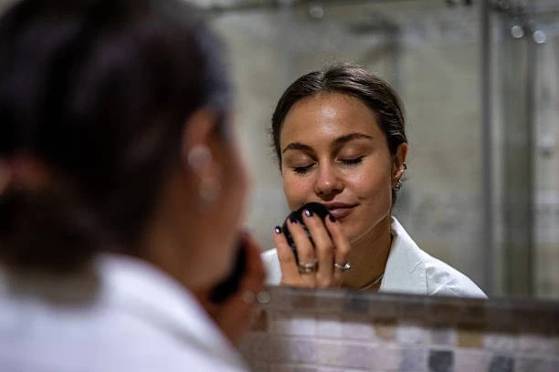 Phát hiện bí mật động trời của vợ trong lần đi đổ rác, tôi chết lặng Phát hiện bí mật động trời của vợ trong lần đi đổ rác, tôi chết lặng