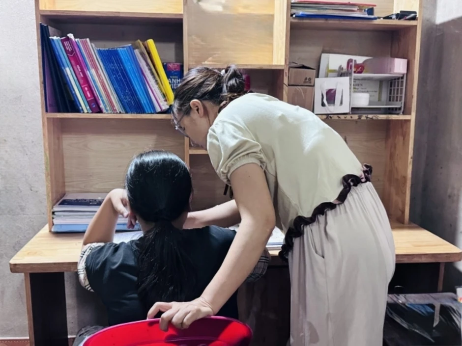 Phụ huynh mệt mỏi vì áp lực ôn thi cùng con Phụ huynh mệt mỏi vì áp lực ôn thi cùng con