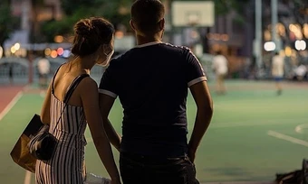 Quẹt mỏi tay vẫn đụng mặt người quen trên app hẹn hò