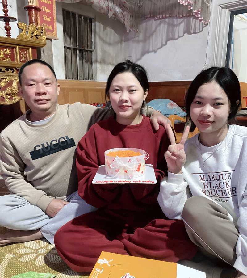 Sau 13 năm gà trống nuôi con, ông bố ở Thái Nguyên được con gái đưa đi hỏi vợ Sau 13 năm gà trống nuôi con, ông bố ở Thái Nguyên được con gái đưa đi hỏi vợ
