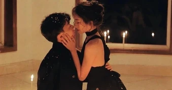 Sau đêm tân hôn nín thở, tôi thấp thỏm nhìn sắc mặt mẹ chồng
