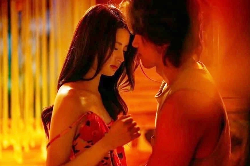Sau sự cố đêm chồng vắng nhà, tôi không thể ngừng nghĩ về anh hàng xóm Sau sự cố đêm chồng vắng nhà, tôi không thể ngừng nghĩ về anh hàng xóm