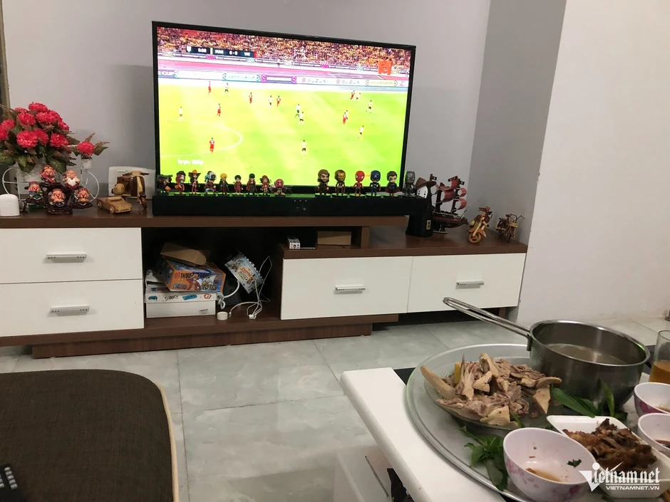 Sinh hoạt đảo lộn, chồng sụt cân vì vợ xem World Cup suốt đêm Sinh hoạt đảo lộn, chồng sụt cân vì vợ xem World Cup suốt đêm