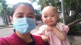 Thế kẹt của gia đình nghèo nhận nuôi cháu ung thư