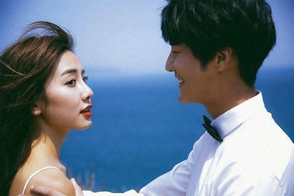 Tôi bắt gặp vợ sắp cưới của mình cùng người đàn ông khác vào khách sạn Tôi bắt gặp vợ sắp cưới của mình cùng người đàn ông khác vào khách sạn
