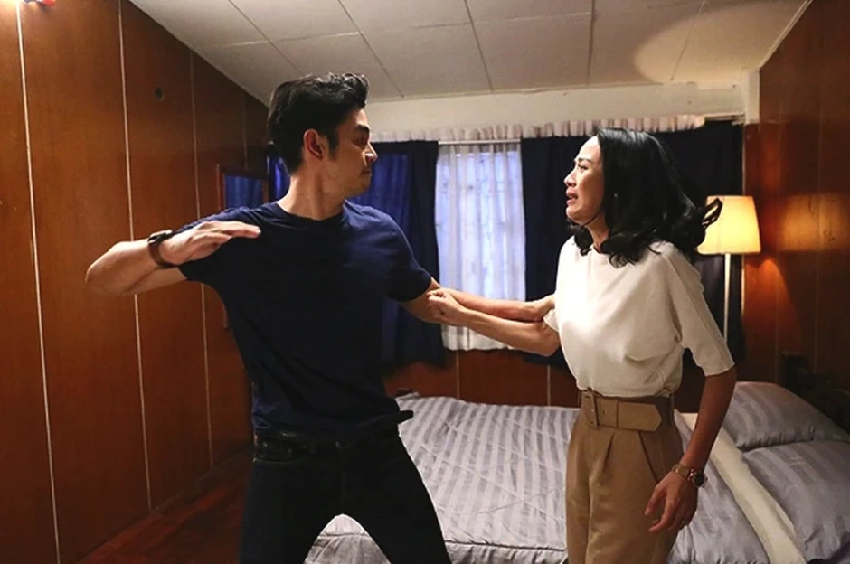 Tôi bị chồng tát khi phát hiện video nhạy cảm của anh với gái lạ Tôi bị chồng tát khi phát hiện video nhạy cảm của anh với gái lạ