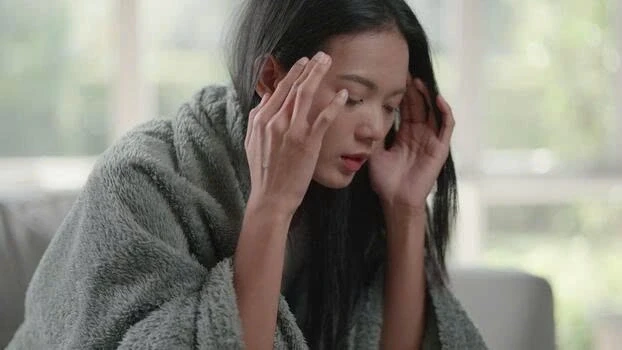 Tôi mắc kẹt giữa lòng biết ơn và nỗi sợ khi ở bên bạn trai kém tuổi Tôi mắc kẹt giữa lòng biết ơn và nỗi sợ khi ở bên bạn trai kém tuổi