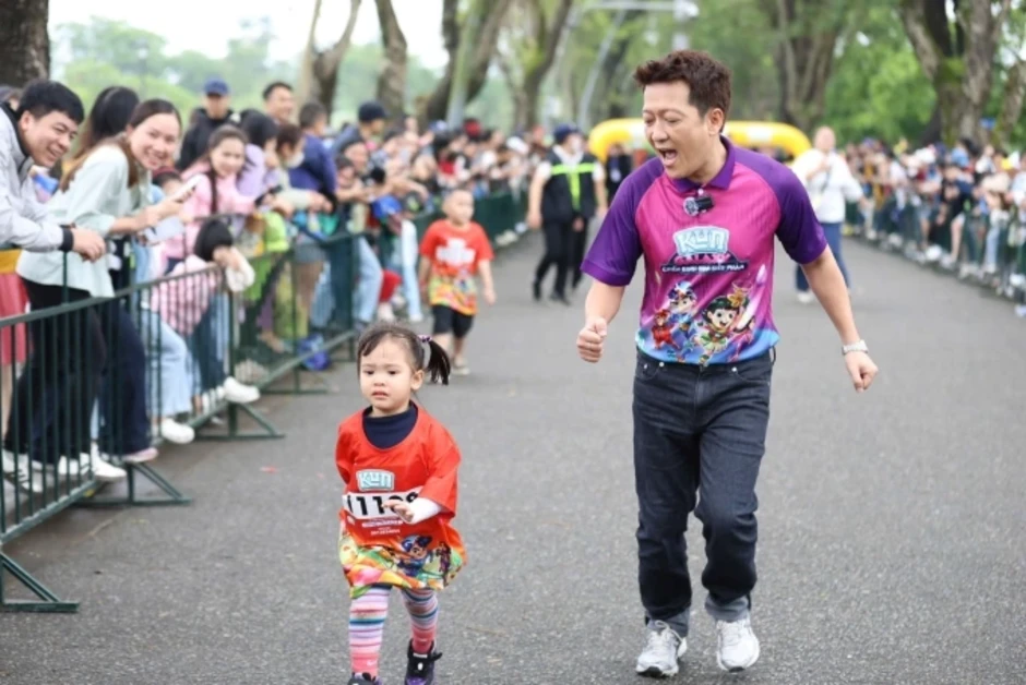 Trẻ em khám phá muôn loài tại Kun Marathon Huế 2026 - Báo TinVina Trẻ em khám phá muôn loài tại Kun Marathon Huế 2026 - Báo TinVina