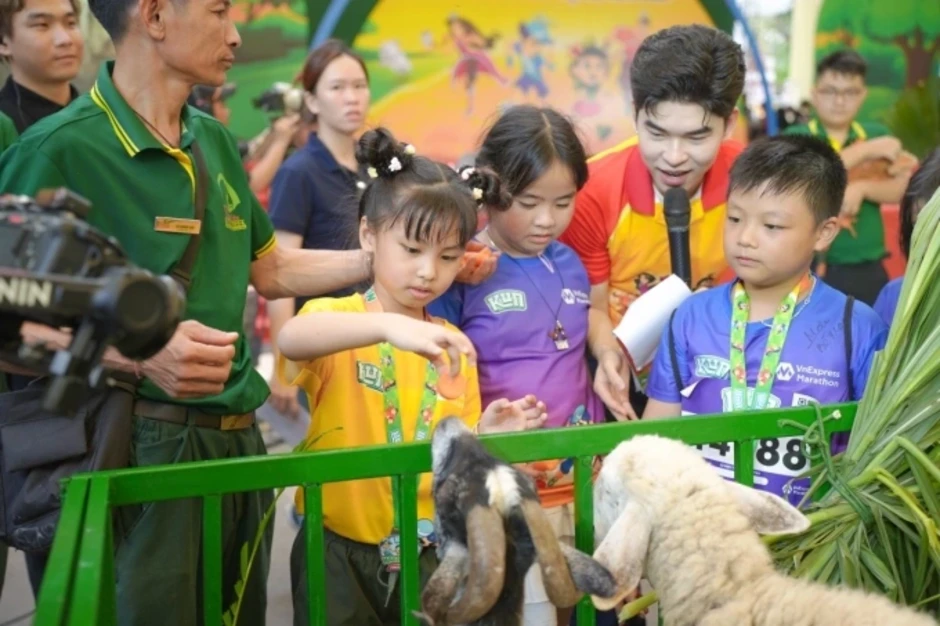 Trẻ em khám phá muôn loài tại Kun Marathon Huế 2026 - Báo TinVina Trẻ em khám phá muôn loài tại Kun Marathon Huế 2026 - Báo TinVina