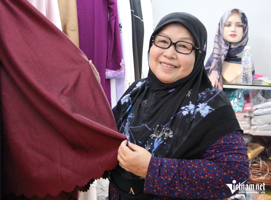 Từ bữa cơm mời khách, người phụ nữ Chăm ‘dựng phố Malaysia' ở TPHCM Từ bữa cơm mời khách, người phụ nữ Chăm ‘dựng phố Malaysia' ở TPHCM