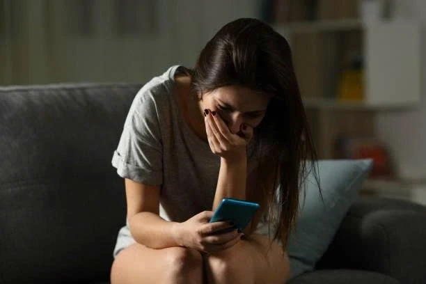 Từ chối yêu trai nhà giàu, tôi bật khóc vì cuộc gọi của mẹ anh ấy Từ chối yêu trai nhà giàu, tôi bật khóc vì cuộc gọi của mẹ anh ấy