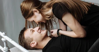 Về chơi nhà bạn gái vào dịp Tết, mới 1 ngày tôi đã “xách ví” bỏ chạy