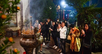 Vì sao người Việt quan niệm 'cúng cả năm không bằng Rằm tháng Giêng'?