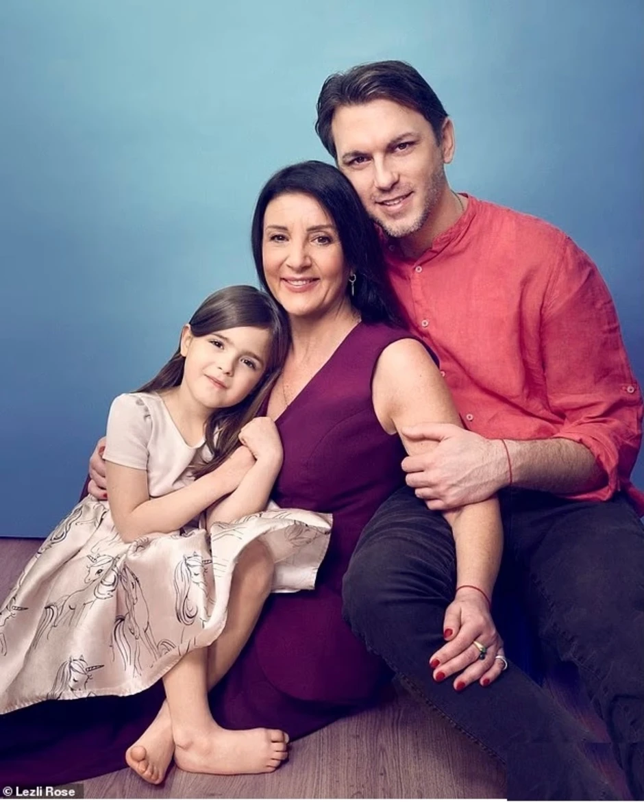 Vợ 50 tuổi làm IVF chiều chồng trẻ Vợ 50 tuổi làm IVF chiều chồng trẻ
