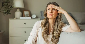 Vợ 50 tuổi vẫn trẻ trung, chồng bất ngờ đòi ngủ riêng giường vì một lý do