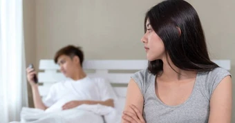 Vợ chết lặng phát hiện chồng say nắng mẹ đơn thân bán cơm ở chung cư