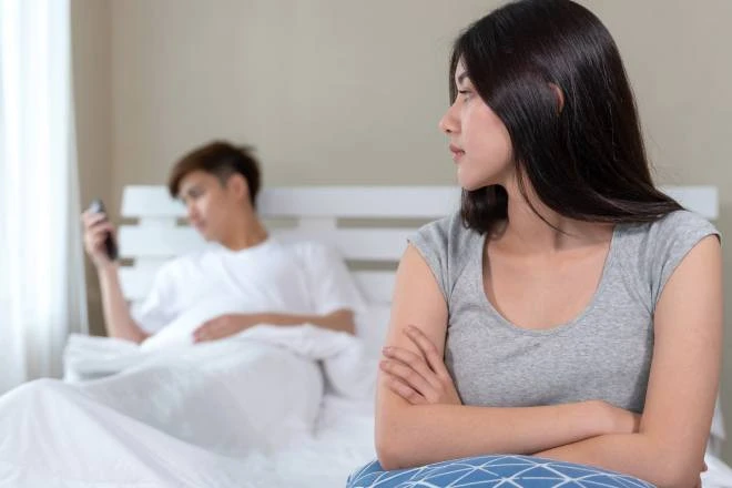 Vợ chết lặng phát hiện chồng say nắng mẹ đơn thân bán cơm ở chung cư