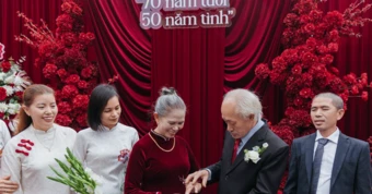 Vợ chồng 70 tuổi làm 'đám cưới vàng', lời nhắn nhủ khiến con cháu nghẹn ngào