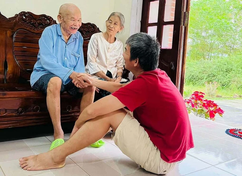 Vợ chồng 'nghèo nhất xóm núi' nuôi 8 con thành thạc sĩ, tiến sĩ Vợ chồng 'nghèo nhất xóm núi' nuôi 8 con thành thạc sĩ, tiến sĩ