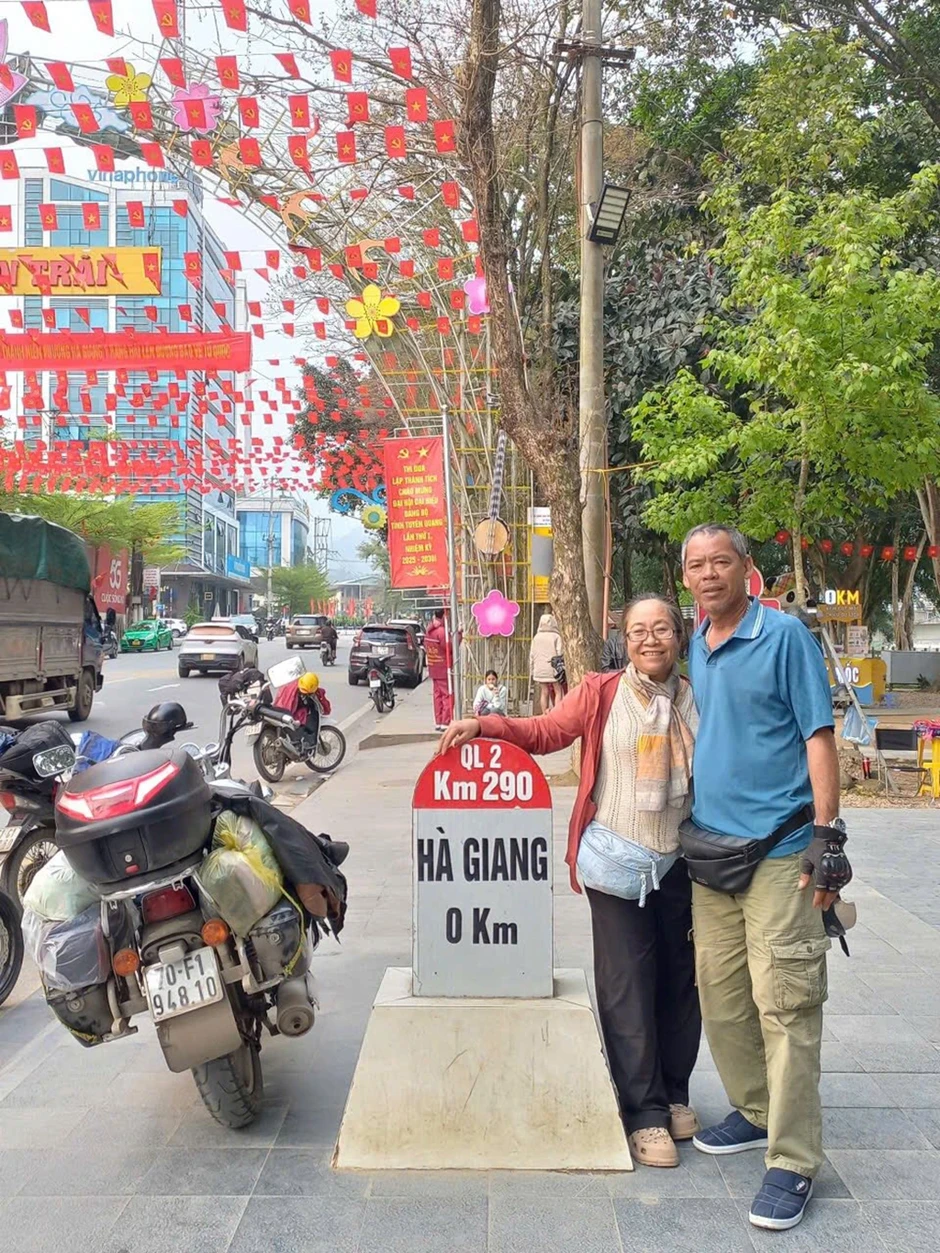 Vợ chồng U.60 chở nhau phượt mô tô từ Nam ra Bắc Vợ chồng U.60 chở nhau phượt mô tô từ Nam ra Bắc