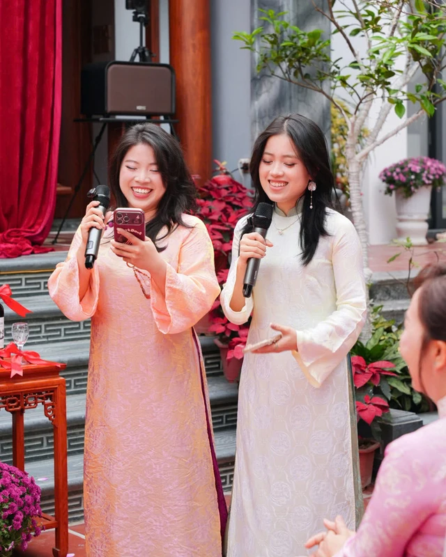 Vợ chồng U90 ở Hưng Yên kỷ niệm 70 năm bên nhau, con cháu rơi nước mắt Vợ chồng U90 ở Hưng Yên kỷ niệm 70 năm bên nhau, con cháu rơi nước mắt
