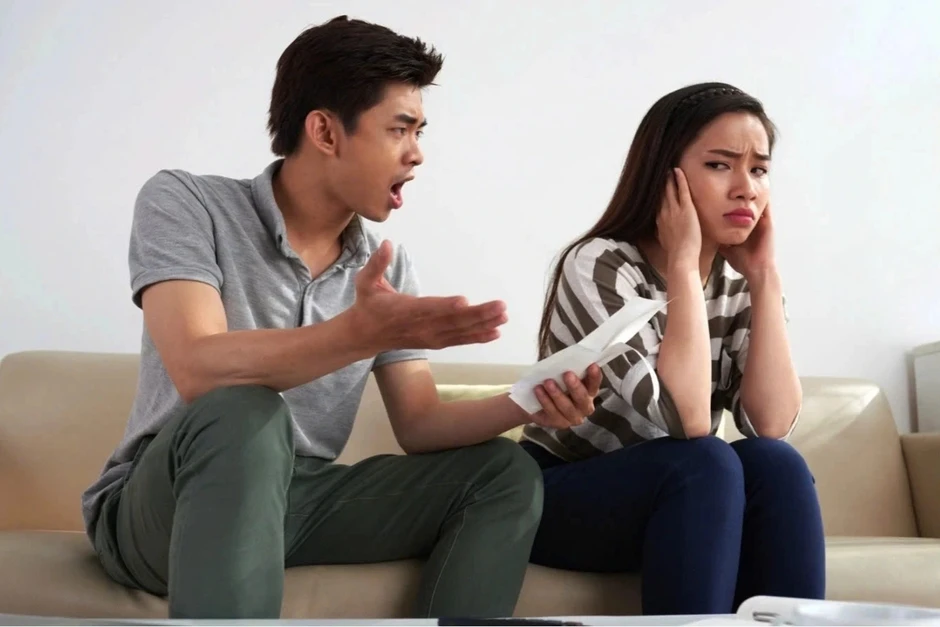 Vợ du học về hành xử kỳ lạ trong đêm tân hôn, tôi xấu hổ nghĩ chuyện ly dị Vợ du học về hành xử kỳ lạ trong đêm tân hôn, tôi xấu hổ nghĩ chuyện ly dị
