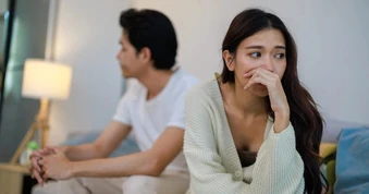 Vợ lương 30 triệu đồng, tôi vẫn bắt nghỉ việc để chăm mẹ chồng