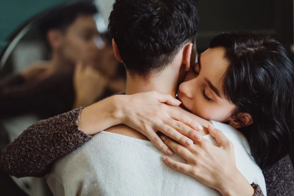 Vợ xin về quê thăm con riêng nhưng lại lén lút đi du lịch cùng chồng cũ Vợ xin về quê thăm con riêng nhưng lại lén lút đi du lịch cùng chồng cũ