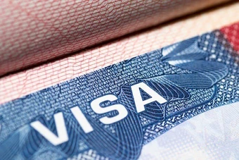 Đặt cọc du học qua môi giới, có thể yêu cầu công ty hoàn tiền không?