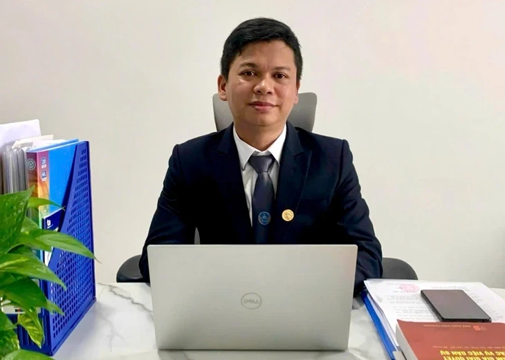 Giáo viên bị xếp 'hoàn thành nhiệm vụ', khởi kiện trường ra tòa được không? Giáo viên bị xếp 'hoàn thành nhiệm vụ', khởi kiện trường ra tòa được không?