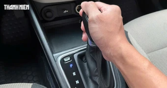 3 lý do vì sao không nên chuyển cần số về P khi dừng đèn đỏ