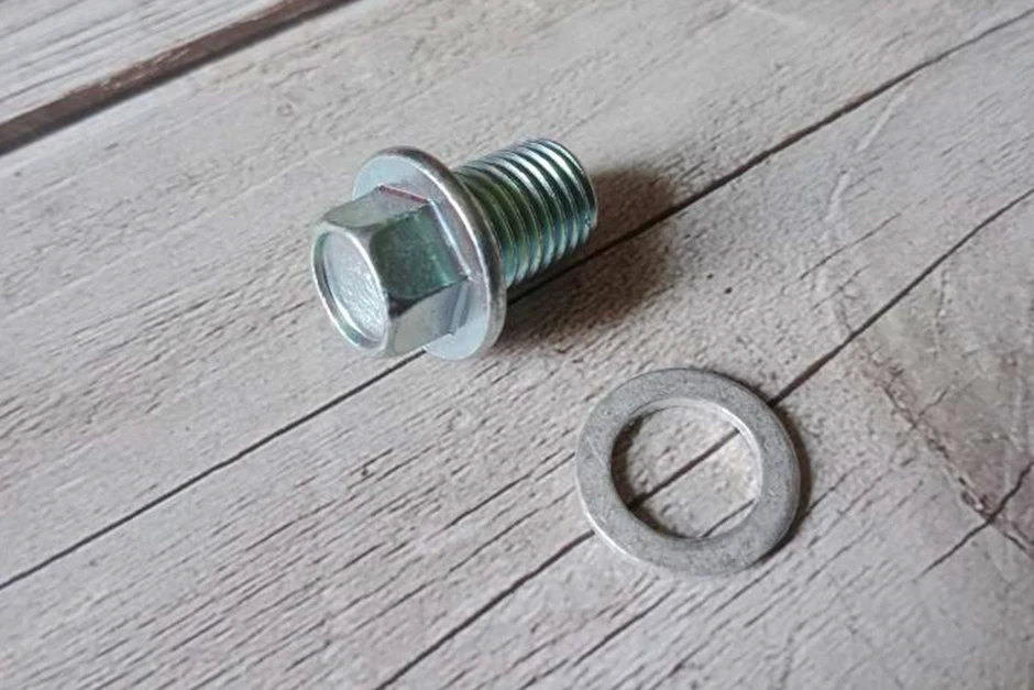 4 sai lầm tai hại khi thay dầu động cơ ô tô, tài xế Việt tuyệt đối phải tránh 4 sai lầm tai hại khi thay dầu động cơ ô tô, tài xế Việt tuyệt đối phải tránh