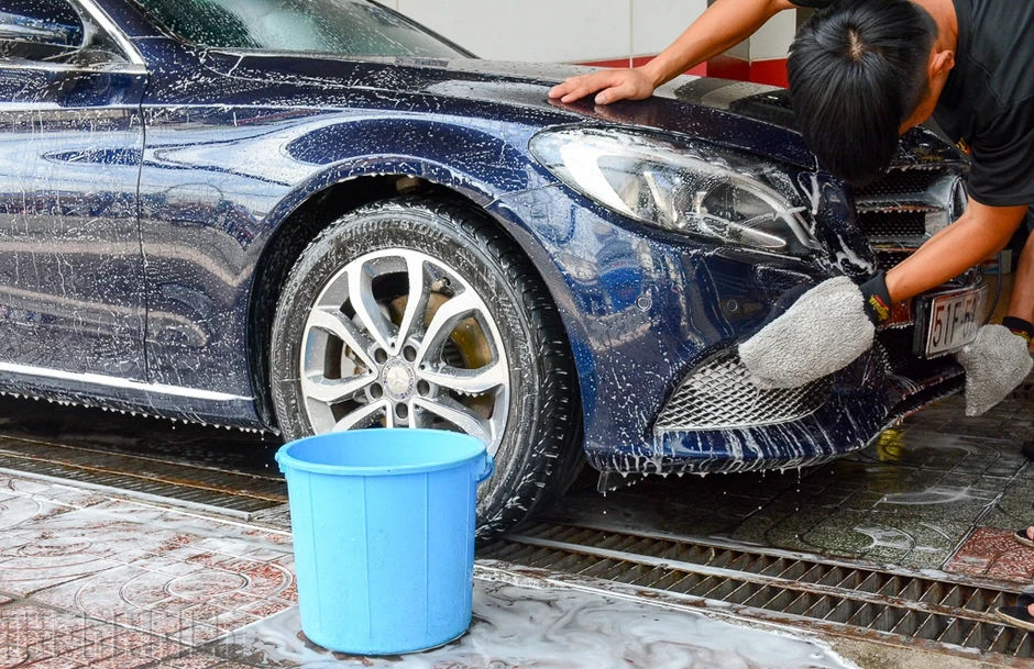 5 mẹo giúp ô tô màu đen sáng bóng, không bị trầy xước 5 mẹo giúp ô tô màu đen sáng bóng, không bị trầy xước