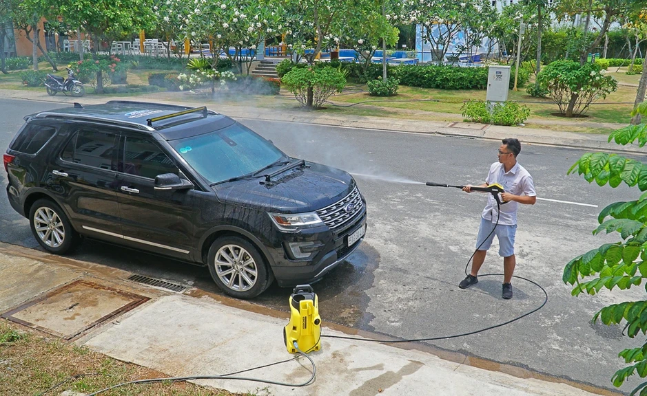 5 mẹo giúp ô tô màu đen sáng bóng, không bị trầy xước 5 mẹo giúp ô tô màu đen sáng bóng, không bị trầy xước