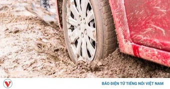 Cách xử lý xe ô tô bị sụt hố