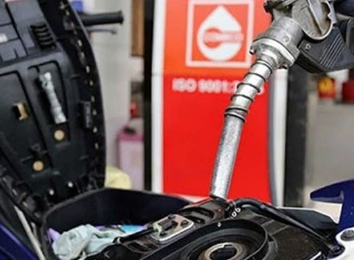 Có nên đổ đầy bình xăng cho xe máy hay chỉ nên đổ vừa đủ?