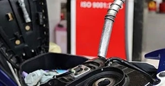 Có nên đổ đầy bình xăng cho xe máy hay chỉ nên đổ vừa đủ?