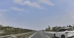 Đang lái xe 100 km/h trên cao tốc, người đi bộ bất ngờ băng qua: Xử lý thế nào?
