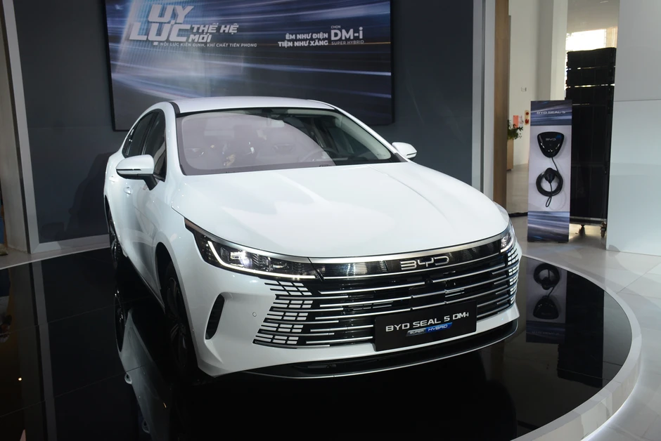 Dấu hiệu nhận biết ô tô hybrid sẵn sàng vận hành sau khi khởi động Dấu hiệu nhận biết ô tô hybrid sẵn sàng vận hành sau khi khởi động