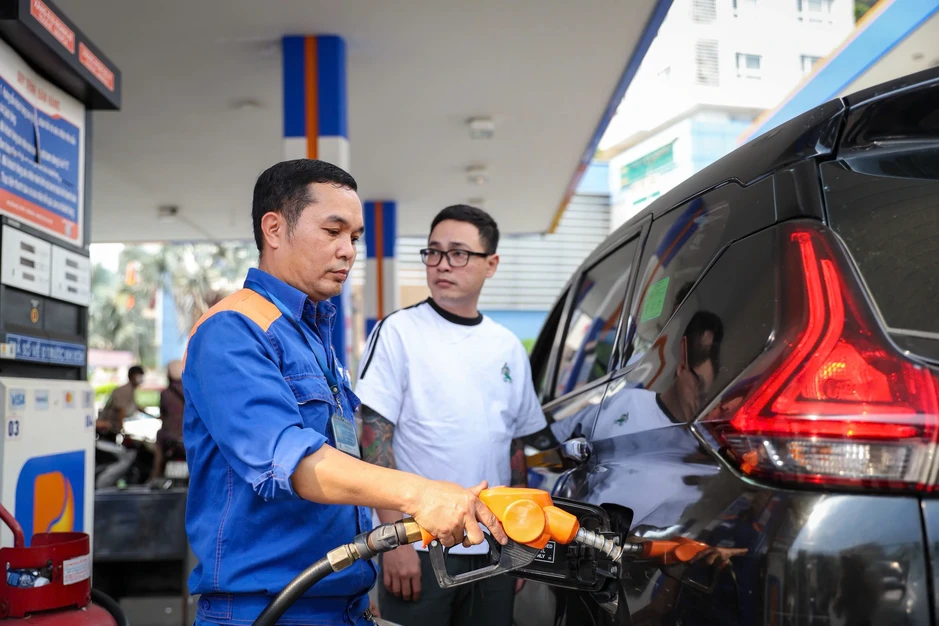 Giá xăng, dầu tăng mạnh: Lái ô tô thế nào để tiết kiệm nhiên liệu? Giá xăng, dầu tăng mạnh: Lái ô tô thế nào để tiết kiệm nhiên liệu?