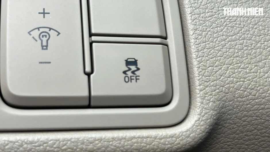 Giải mã nút bấm biểu tượng ô tô trượt kèm chữ 'OFF', khi nào nên bật, tắt?