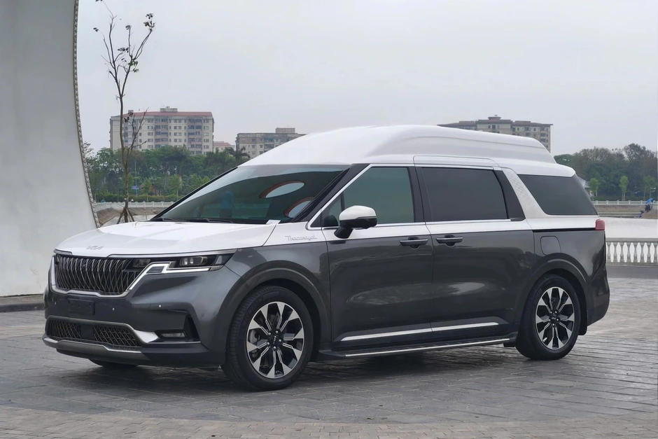 Kia Carnival Royal 4 năm tuổi được rao bán ngang giá xe sang Kia Carnival Royal 4 năm tuổi được rao bán ngang giá xe sang